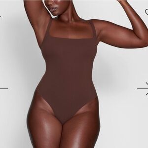 Skims fits everybody square neck bodysuit size medium dark brown